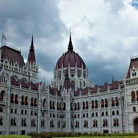 A13 Parliament Sunflower Cozy Apartment Budapeste Exterior foto