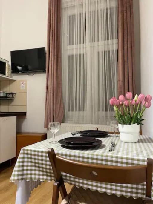 A13 Parliament Sunflower Cozy Apartment Budapeste Exterior foto