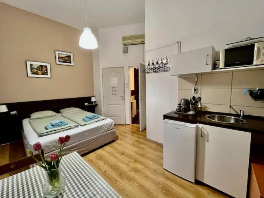 A13 Parliament Sunflower Cozy Apartment Budapeste Exterior foto