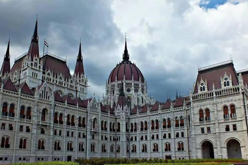 A13 Parliament Sunflower Cozy Apartment Budapeste Exterior foto